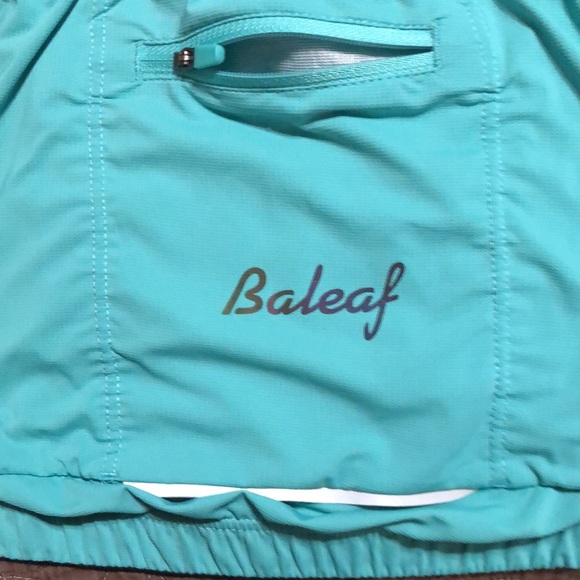 Baleaf running shirt large with pockets and reflective places - Picture 6 of 11